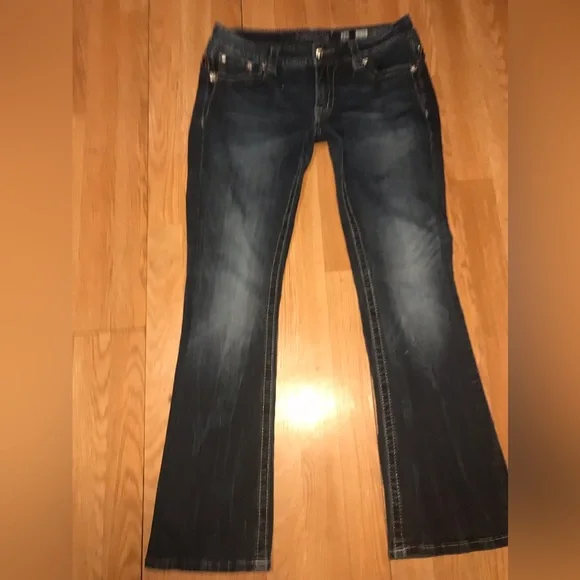 MISS ME~Mid-Rise~Easy Boot~Jeans~Sz 28~Embellished, Creased & Whiskered~JE8511ER - Picture 3 of 14